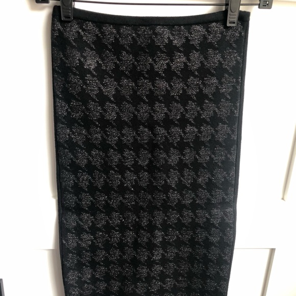 Gorgeous GUESS by MARCIANO knit SET!! - Picture 2 of 9